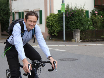 Hermino Katzenstein mit dem Rad auf Tour im Wahlkreis