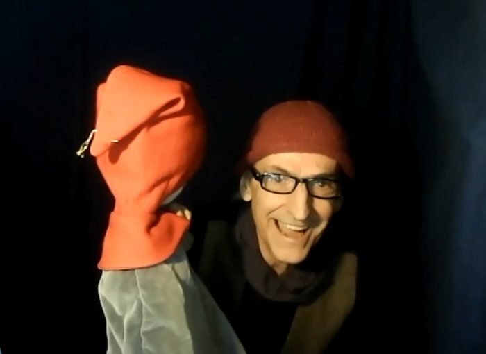 Screenshot: Martin Fuchs mit roter Handpuppe